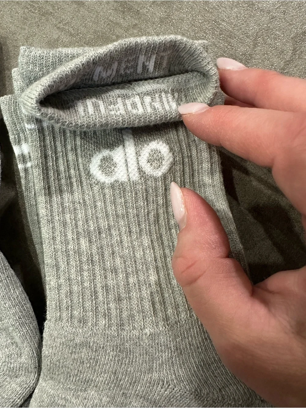 Alo Size M Gray Performance Crew Sock unisex   NWOT